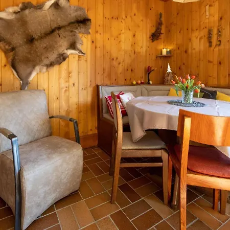 Traditional Chalet In Carinthia With Mountain Views شاليه مالنتز