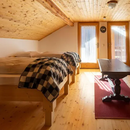 Traditional Chalet In Carinthia With Mountain Views شاليه مالنتز