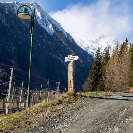 Traditional Chalet In Carinthia With Mountain Views * مالنتز